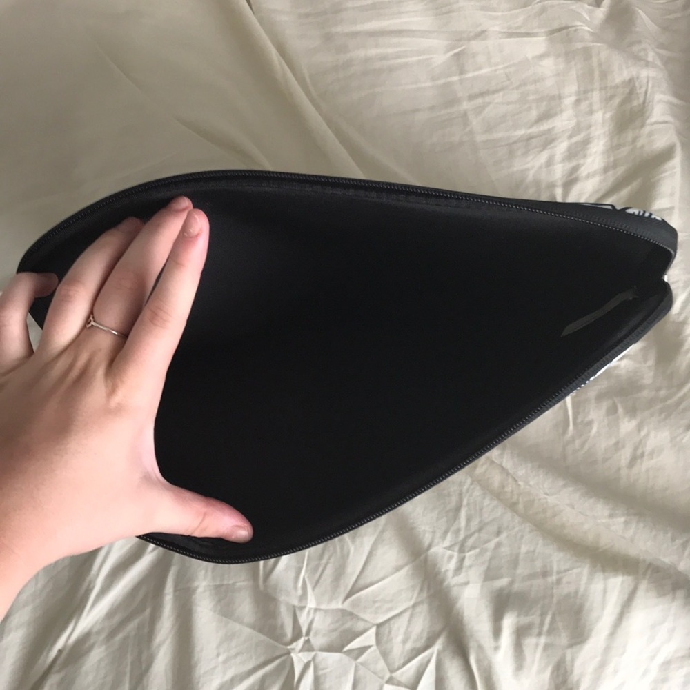 ⭐️KATE SPADE COMPUTER CASE⭐️ - Picture 3 of 3